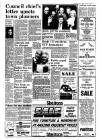 Lincoln, Rutland & Stamford Mercury, Wednesday, December 23, 1987 5 Leaking roofs saga Housing chiefs will be South Kesteven District