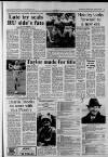 Huddersfield Daily Examiner Monday 04 December 1989 Page 15