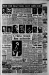 Manchester Evening News Monday 03 January 1977 Page 9